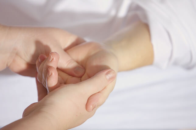 hand massage at massage centre