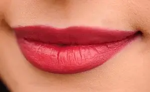 women with red lipsticks